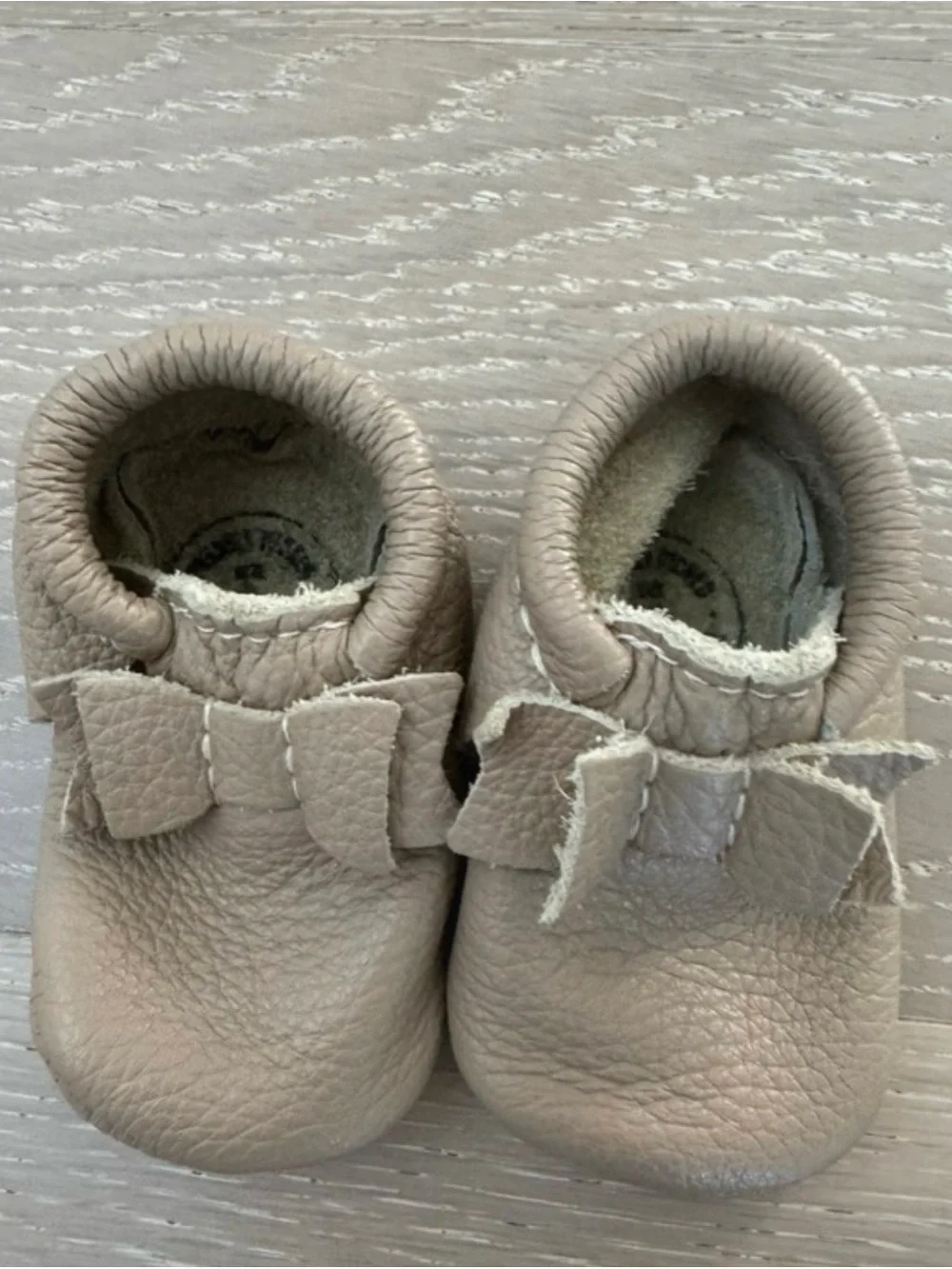 Freshly Picked Baby Moccasins in Light Taupe size 2 leather euc